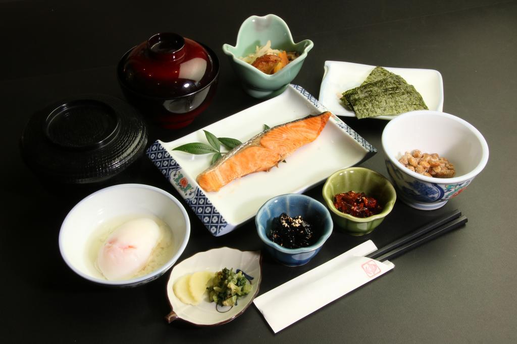 Yunomoto Onsen Hotel Miyakonojō Buitenkant foto